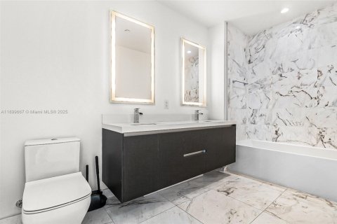Condo in Miami, Florida, 1 bedroom  № 2081655 - photo 16