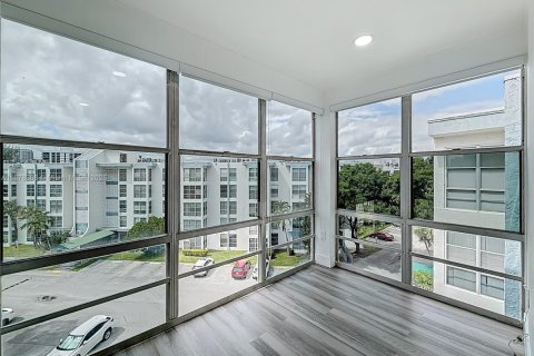 Copropriété à louer à Sunny Isles Beach, Floride: 1 chambre, 49.8 m2 № 1923408 - photo 26