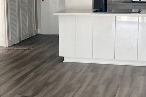 Copropriété à louer à Sunny Isles Beach, Floride: 1 chambre, 49.8 m2 № 1923408 - photo 11