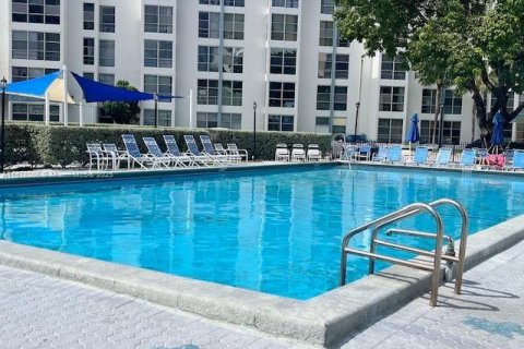 Copropriété à louer à Sunny Isles Beach, Floride: 1 chambre, 49.8 m2 № 1923408 - photo 1