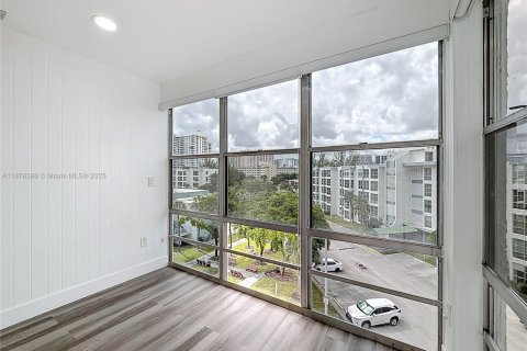 Copropriété à louer à Sunny Isles Beach, Floride: 1 chambre, 49.8 m2 № 1923408 - photo 25