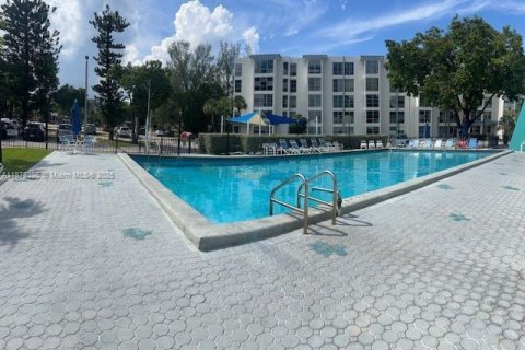 Copropriété à louer à Sunny Isles Beach, Floride: 1 chambre, 49.8 m2 № 1923408 - photo 2