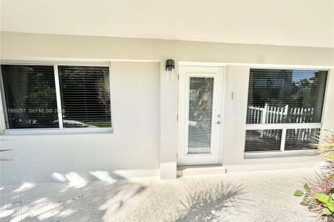 Condo in Fort Lauderdale, Florida, 2 bedrooms  № 2058301 - photo 10