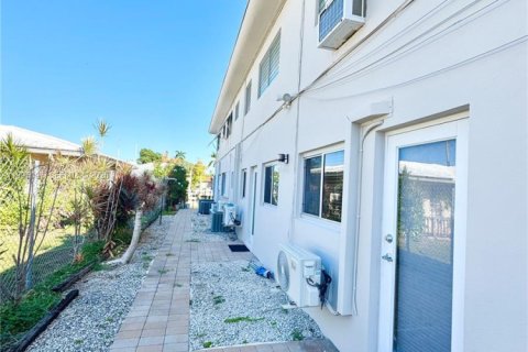 Condo in Fort Lauderdale, Florida, 2 bedrooms  № 2058301 - photo 12