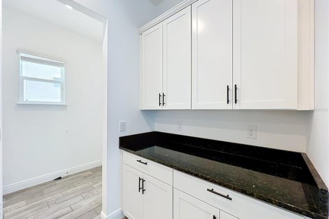Купить виллу или дом в Уинтер-Гарден, Флорида 10 комнат, 196.86м2, № 2147565 - фото 20