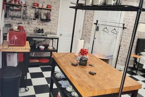 Villa ou maison à louer à Miami, Floride: 1 chambre, 230.3 m2 № 1878782 - photo 6