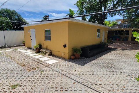 Villa ou maison à louer à Miami, Floride: 1 chambre, 230.3 m2 № 1878782 - photo 2