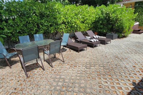 Villa ou maison à louer à Miami, Floride: 1 chambre, 230.3 m2 № 1878782 - photo 4