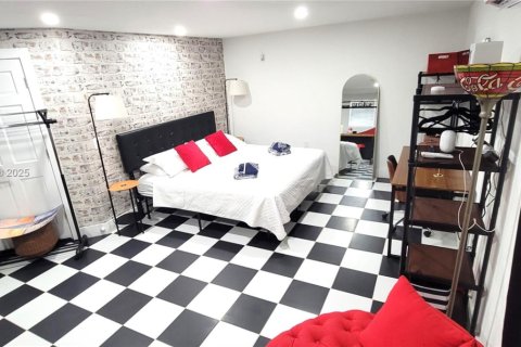 Villa ou maison à louer à Miami, Floride: 1 chambre, 230.3 m2 № 1878782 - photo 12
