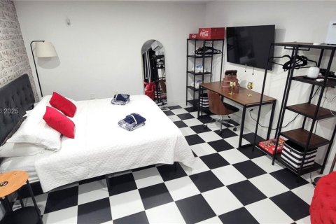 Villa ou maison à louer à Miami, Floride: 1 chambre, 230.3 m2 № 1878782 - photo 13