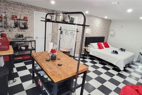 Villa ou maison à louer à Miami, Floride: 1 chambre, 230.3 m2 № 1878782 - photo 7