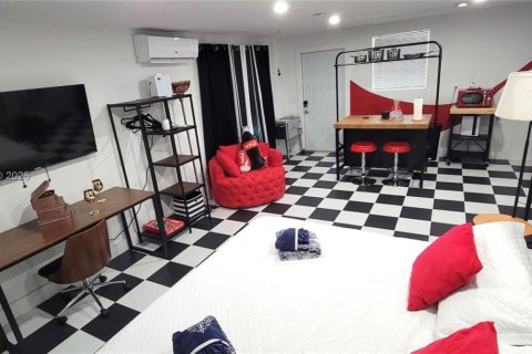 Villa ou maison à louer à Miami, Floride: 1 chambre, 230.3 m2 № 1878782 - photo 15