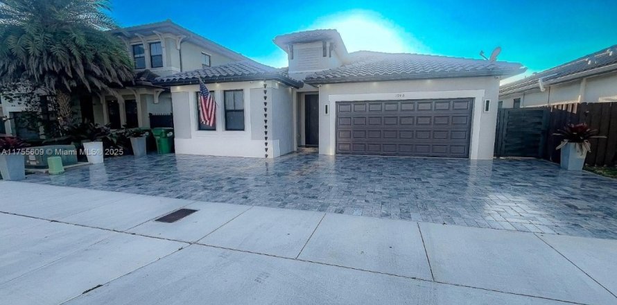 Casa en Miami, Florida 4 dormitorios, 185.15 m2 № 1868824