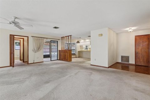 Casa en venta en Leesburg, Florida, 3 dormitorios, 172.8 m2 № 1905399 - foto 9