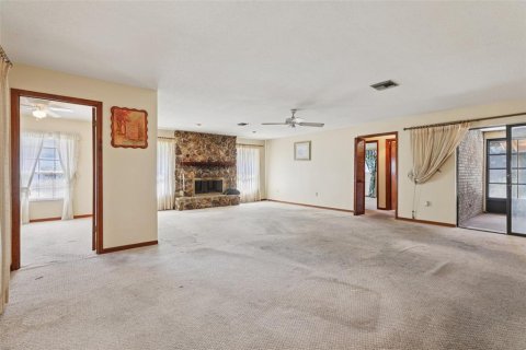 Casa en venta en Leesburg, Florida, 3 dormitorios, 172.8 m2 № 1905399 - foto 8