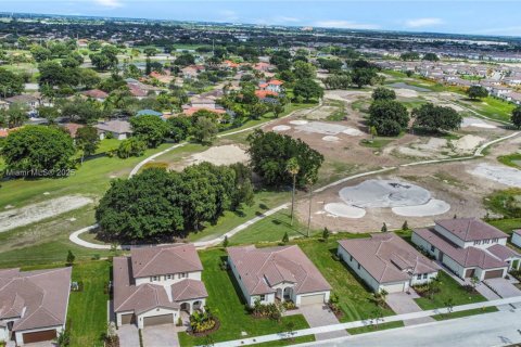 Снять в аренду виллу или дом в Хомстед, Флорида 2 спальни, № 1954497 - фото 8