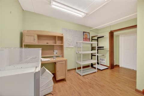Commercial property in Miami, Florida № 1975542 - photo 23