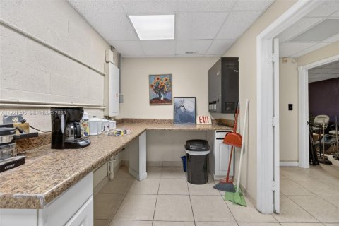 Commercial property in Miami, Florida № 1975542 - photo 30