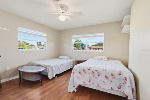House in Venice, Florida 3 bedrooms, 150.87 sq.m. № 2424219 - photo 22