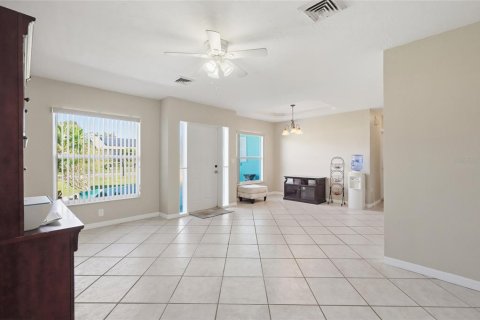 House in Venice, Florida 3 bedrooms, 150.87 sq.m. № 2424219 - photo 8