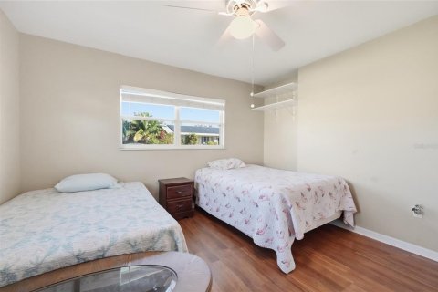 House in Venice, Florida 3 bedrooms, 150.87 sq.m. № 2424219 - photo 23