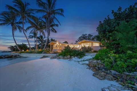 Villa ou maison à vendre à Sarasota, Floride: 6 chambres, 345.69 m2 № 2418523 - photo 6