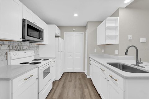 Condo in Orlando, Florida, 1 bedroom № 2201981 - photo 5