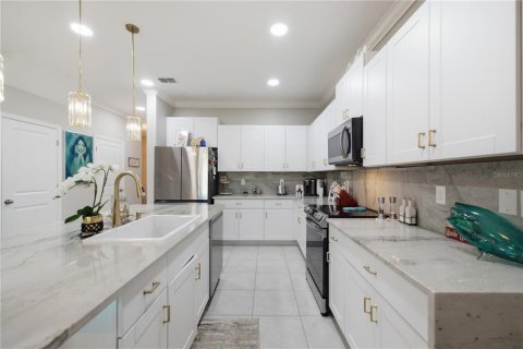 Townhouse in Wesley Chapel, Florida 3 bedrooms, 163.51 sq.m. № 2312714 - photo 10