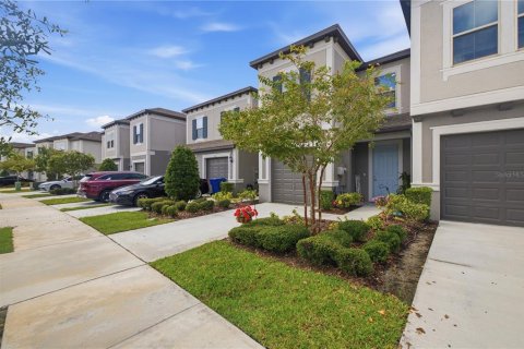 Townhouse in Wesley Chapel, Florida 3 bedrooms, 163.51 sq.m. № 2312714 - photo 2