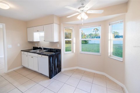 House in Port Charlotte, Florida 3 bedrooms, 153.01 sq.m. № 1589667 - photo 12