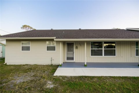 House in Port Charlotte, Florida 3 bedrooms, 153.01 sq.m. № 1589667 - photo 3