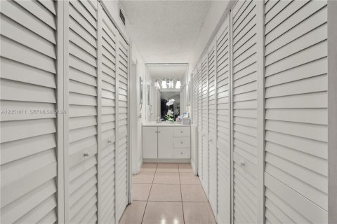 Купить кондоминиум в Хайалиа, Флорида 2 спальни, 84.36м2, № 2260490 - фото 18