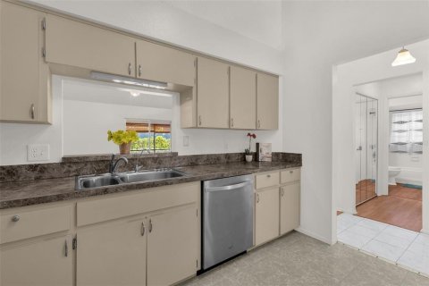 Duplex à vendre à Orlando, Floride: 2 chambres, 101.54 m2 № 2429139 - photo 9