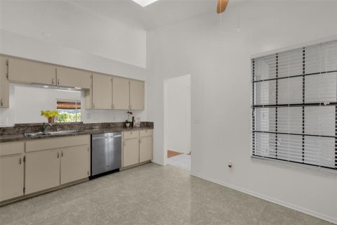 Duplex à vendre à Orlando, Floride: 2 chambres, 101.54 m2 № 2429139 - photo 8