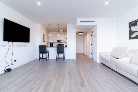 Immobilier commercial à louer à Miami Beach, Floride: 55 m2 № 2019388 - photo 16