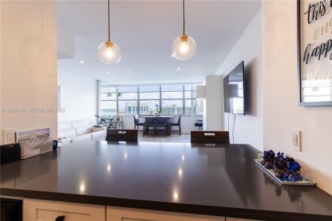 Immobilier commercial à louer à Miami Beach, Floride: 55 m2 № 2019388 - photo 19