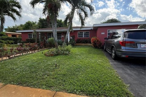 Снять в аренду коммерческую недвижимость в Форт-Лодердейл, Флорида 1 спальня, 181.72м2, № 1991005 - фото 1