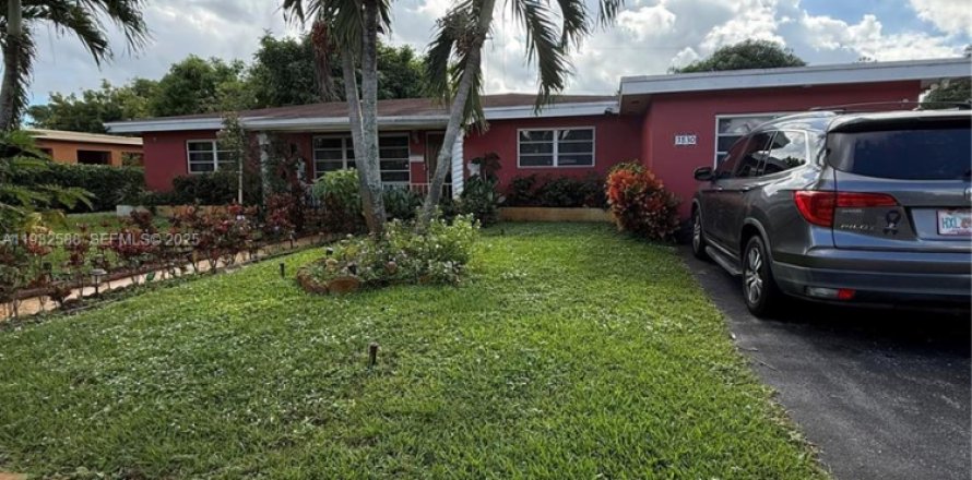 Коммерческая недвижимость в Форт-Лодердейл, Флорида 1 спальня, 181.72м2 № 1991005