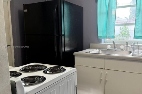 Снять в аренду коммерческую недвижимость в Форт-Лодердейл, Флорида 1 спальня, 181.72м2, № 1991005 - фото 12