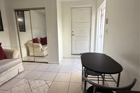 Снять в аренду коммерческую недвижимость в Форт-Лодердейл, Флорида 1 спальня, 181.72м2, № 1991005 - фото 8