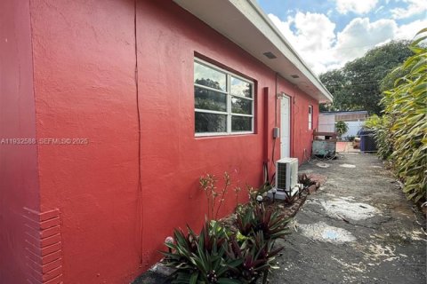 Снять в аренду коммерческую недвижимость в Форт-Лодердейл, Флорида 1 спальня, 181.72м2, № 1991005 - фото 5