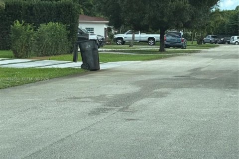 Снять в аренду коммерческую недвижимость в Форт-Лодердейл, Флорида 1 спальня, 181.72м2, № 1991005 - фото 14