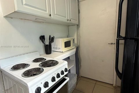 Снять в аренду коммерческую недвижимость в Форт-Лодердейл, Флорида 1 спальня, 181.72м2, № 1991005 - фото 13