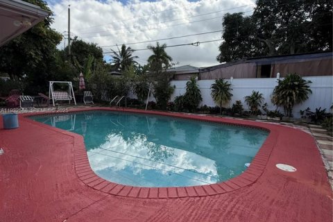 Снять в аренду коммерческую недвижимость в Форт-Лодердейл, Флорида 1 спальня, 181.72м2, № 1991005 - фото 4