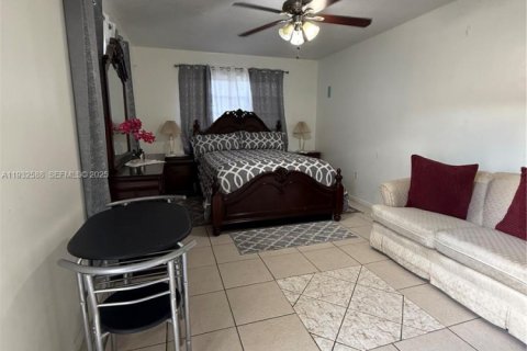 Снять в аренду коммерческую недвижимость в Форт-Лодердейл, Флорида 1 спальня, 181.72м2, № 1991005 - фото 9