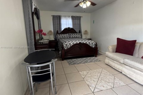 Снять в аренду коммерческую недвижимость в Форт-Лодердейл, Флорида 1 спальня, 181.72м2, № 1991005 - фото 6