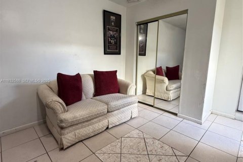 Снять в аренду коммерческую недвижимость в Форт-Лодердейл, Флорида 1 спальня, 181.72м2, № 1991005 - фото 7