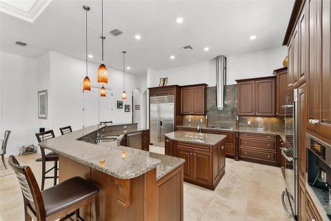 House in Windermere, Florida 4 bedrooms, 562.43 sq.m. № 1827103 - photo 19