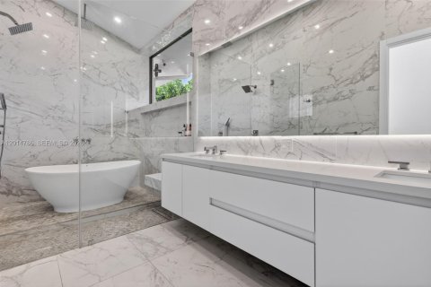 Villa ou maison à louer à Miami, Floride: 6 chambres, 334.73 m2 № 2171283 - photo 19