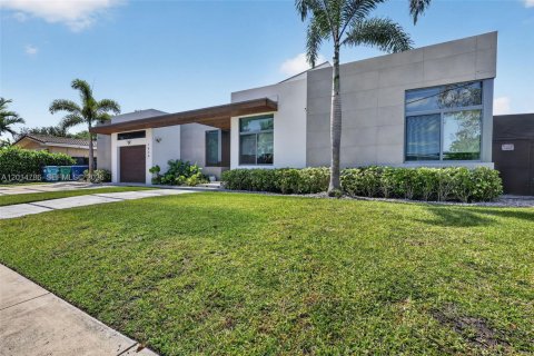 Villa ou maison à louer à Miami, Floride: 6 chambres, 334.73 m2 № 2171283 - photo 2